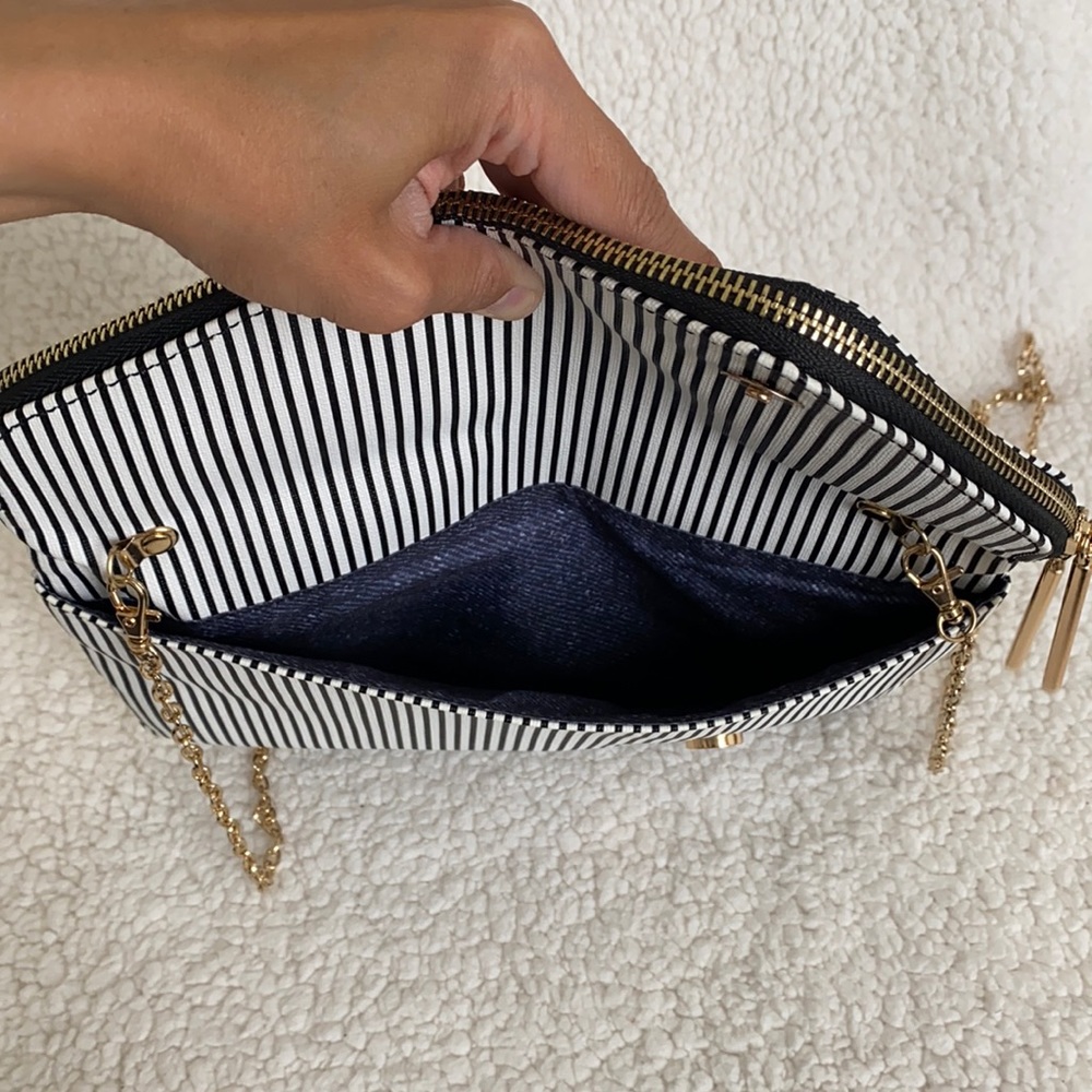 *NWOT* Urban Expressions Pinstripe Crossbody Bag - Picture 9 of 16